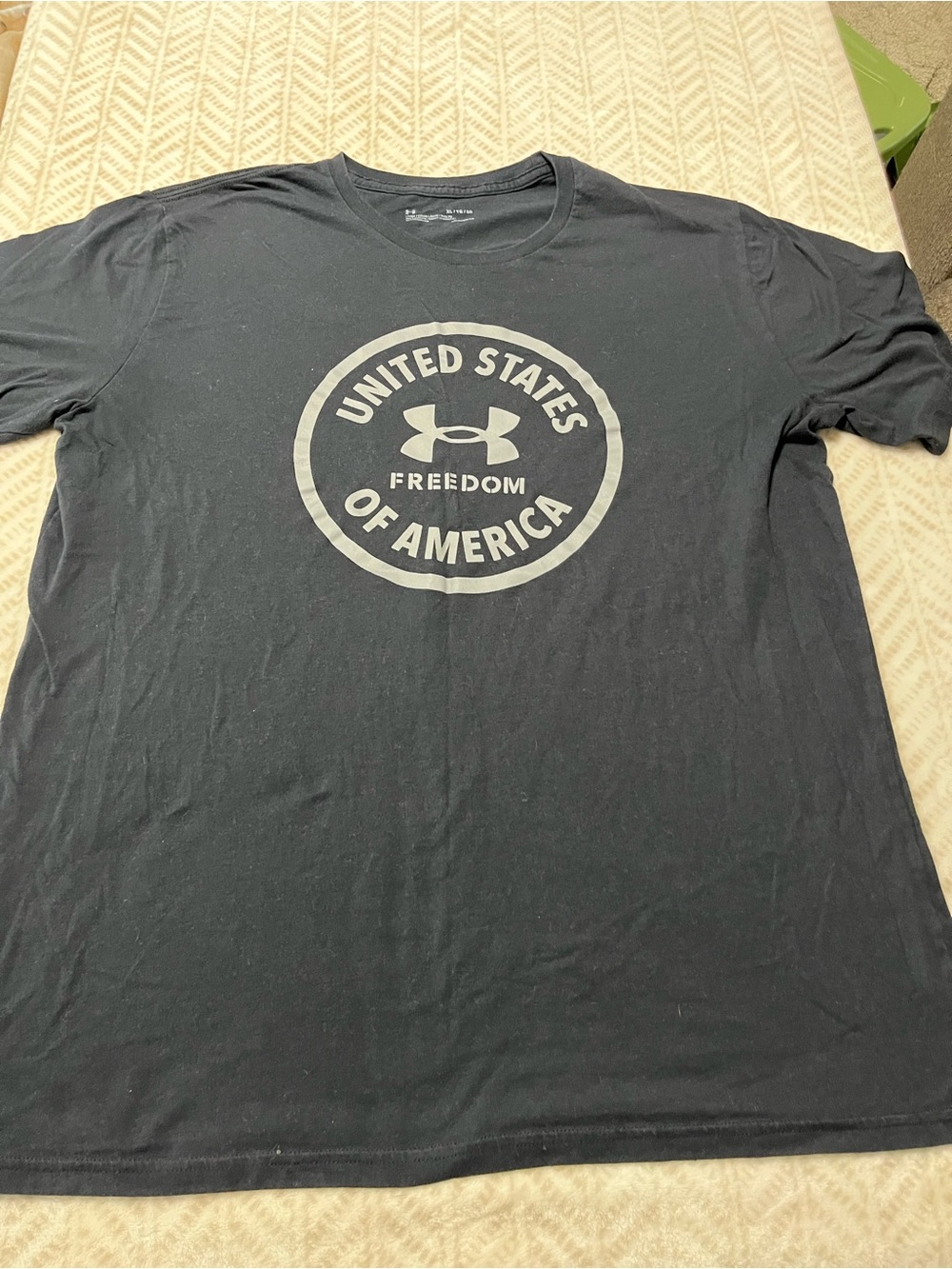 Under Armour Men's Black 'United States of America' Logo Tee XL
